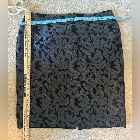 Banana Republic Elegant Black and Gray Pencil Skirt - Picture 1 of 3